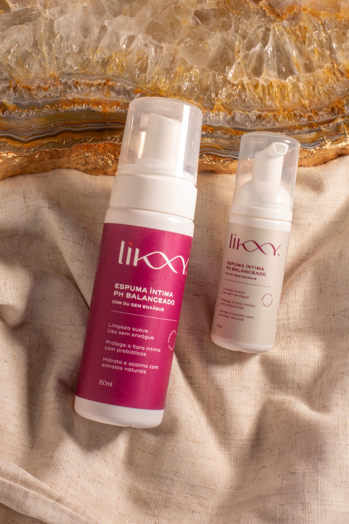 Kit Espuma Íntima LIKXY — 150ml e 50ml sobre cristal